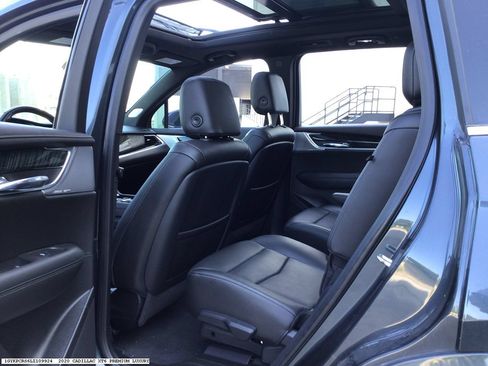 Used 2020 Cadillac XT6 Premium Luxury FWD image 9