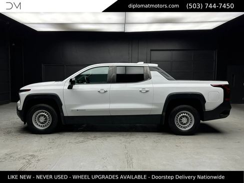 Used 2024 Chevrolet Silverado EV W/T AWD/4WD image 4