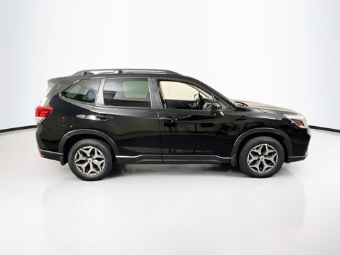 Used 2020 Subaru Forester Premium AWD/4WD image 4