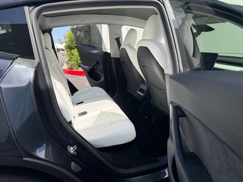 Used 2024 Tesla Model Y 2WD image 14