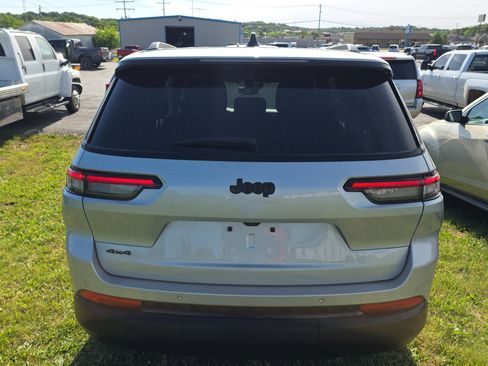 Used 2024 Jeep Grand Cherokee L Laredo AWD/4WD image 5