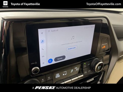 Used 2023 Toyota Highlander XLE image 33