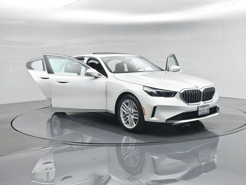 Used 2025 BMW 530i xDrive w/ Premium Package image 36