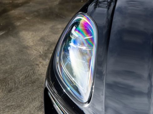 Certified 2025 Porsche Macan image 14