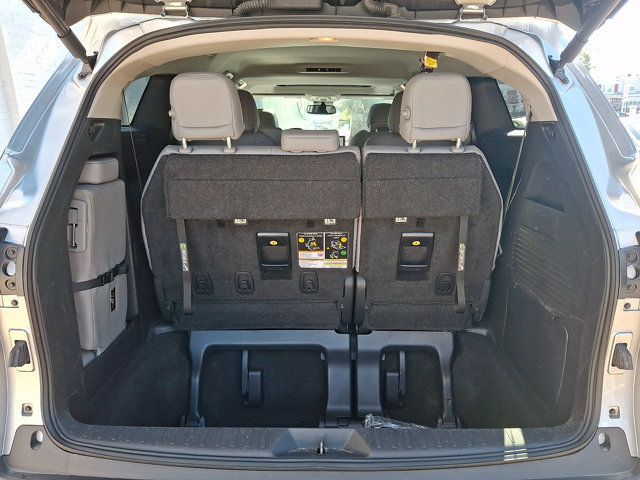 Certified 2025 Toyota Sienna XLE FWD image 28