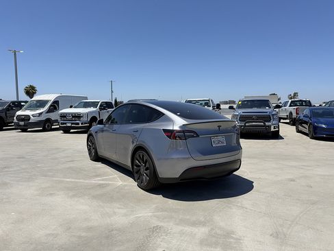 Used 2025 Tesla Model Y Performance AWD/4WD image 2