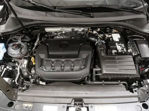 Used 2024 Volkswagen Tiguan SE R-Line FWD image 3