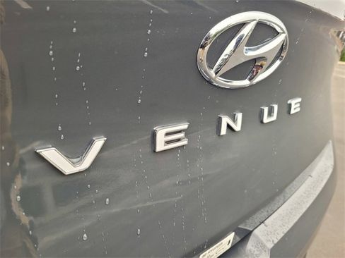 Used 2025 Hyundai Venue SEL image 30