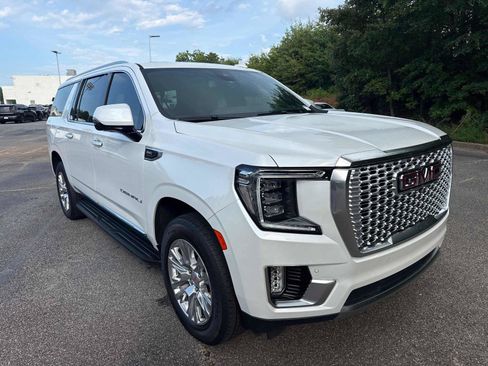 Used 2023 GMC Yukon XL Denali AWD/4WD image 4