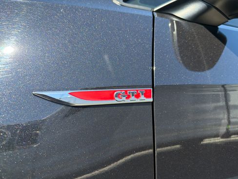 Used 2019 Volkswagen GTI SE image 3