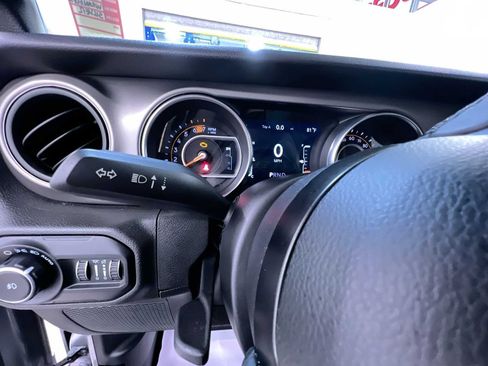 Used 2018 Jeep Wrangler Unlimited Sport S AWD/4WD image 18