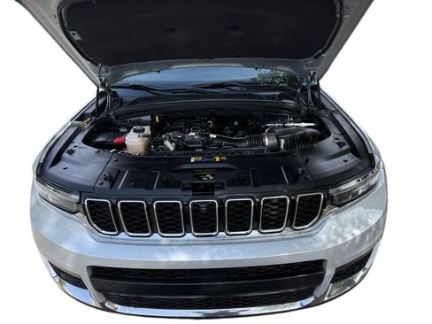 Used 2024 Jeep Grand Cherokee L Limited w/ Luxury Tech Group II image 18