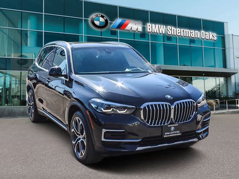 Certified 2023 BMW X5 sDrive40i w/ Premium Package image 3