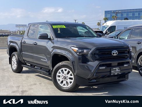 Used 2025 Toyota Tacoma SR5 AWD/4WD image 1