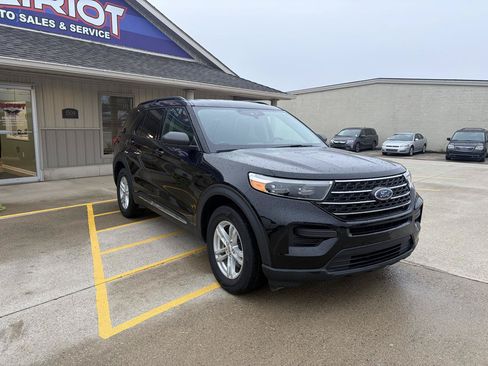 Used 2022 Ford Explorer XLT w/ Class IV Trailer Tow Package AWD/4WD image 3