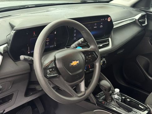 Used 2025 Chevrolet TrailBlazer LT AWD/4WD image 23