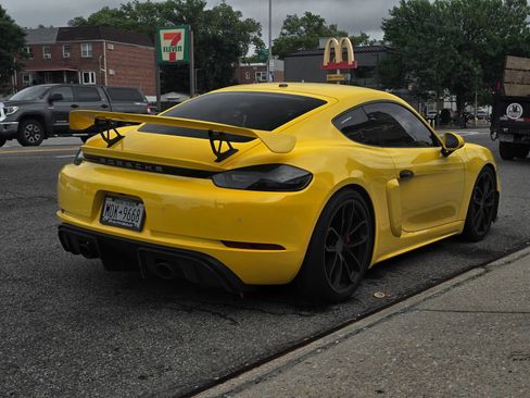 Used 2020 Porsche 718 Cayman GT4 RWD image 9