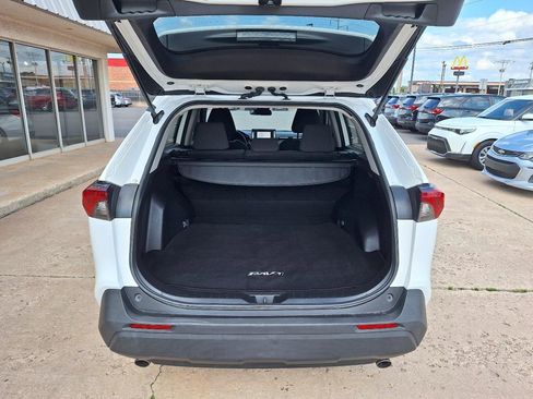 Used 2021 Toyota RAV4 LE AWD/4WD image 8