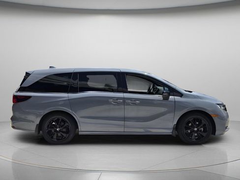 Certified 2024 Honda Odyssey Sport image 3