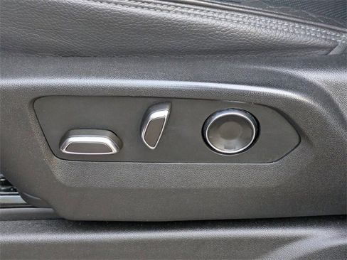 Used 2021 GMC Yukon XL Denali image 17