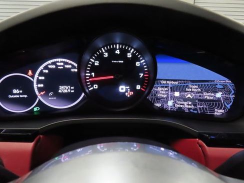 Used 2022 Porsche Cayenne image 24