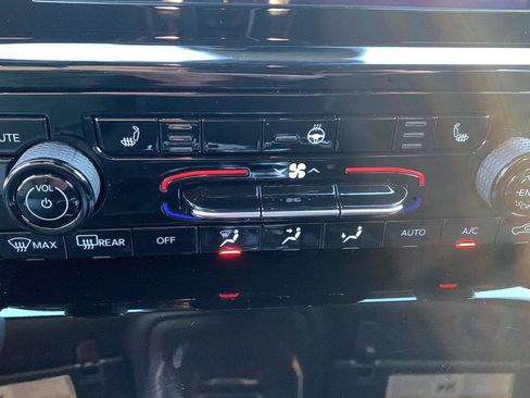 Used 2024 Jeep Grand Cherokee L Altitude image 7