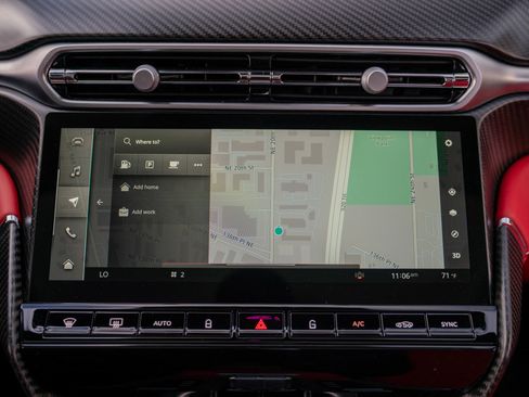 Used 2025 Aston Martin Vanquish image 18