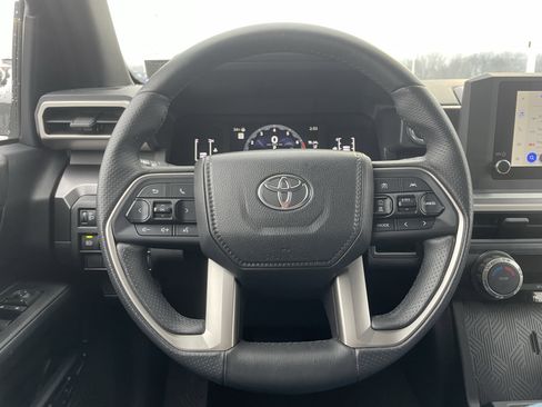 Used 2025 Toyota 4Runner SR5 image 18