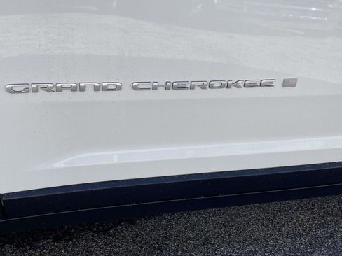 New 2025 Jeep Grand Cherokee L Laredo image 14