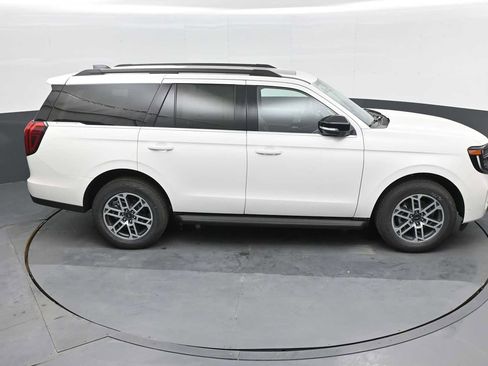 New 2025 Ford Expedition Active image 18