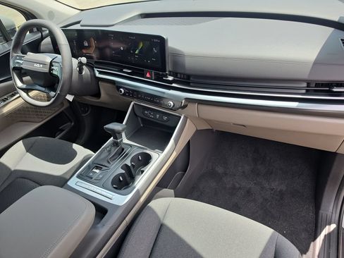 New 2027 Kia Carnival LX FWD image 11