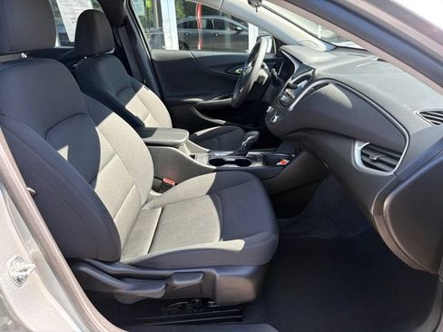 Used 2025 Chevrolet Malibu LT FWD image 12