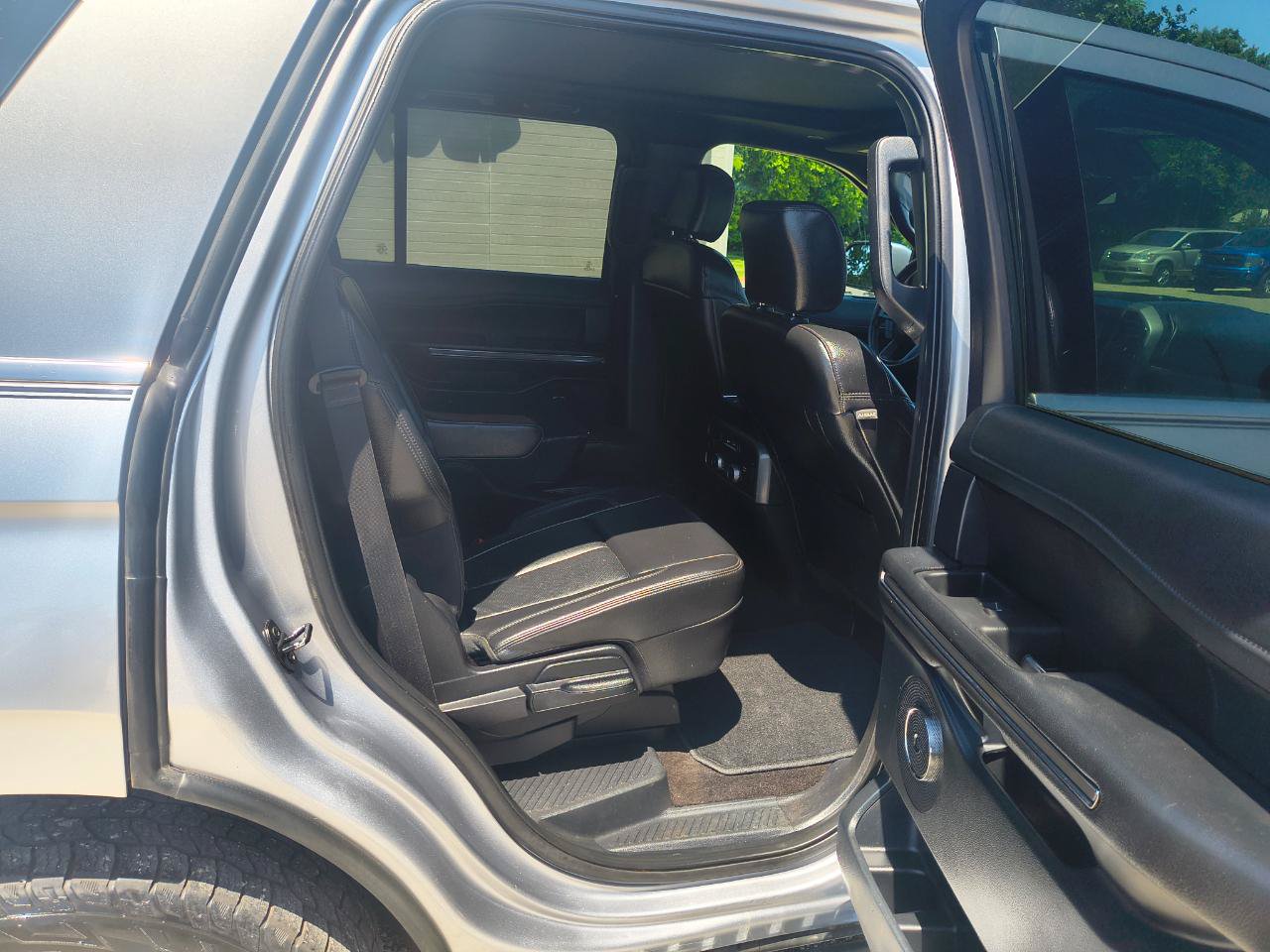 Used 2020 Ford Expedition XLT w/ Equipment Group 202A AWD/4WD image 12