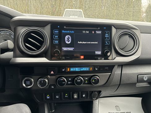 Used 2017 Toyota Tacoma TRD Off-Road image 24