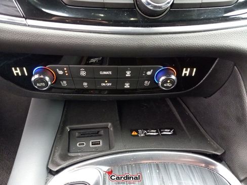 Used 2024 Buick Enclave Premium image 38