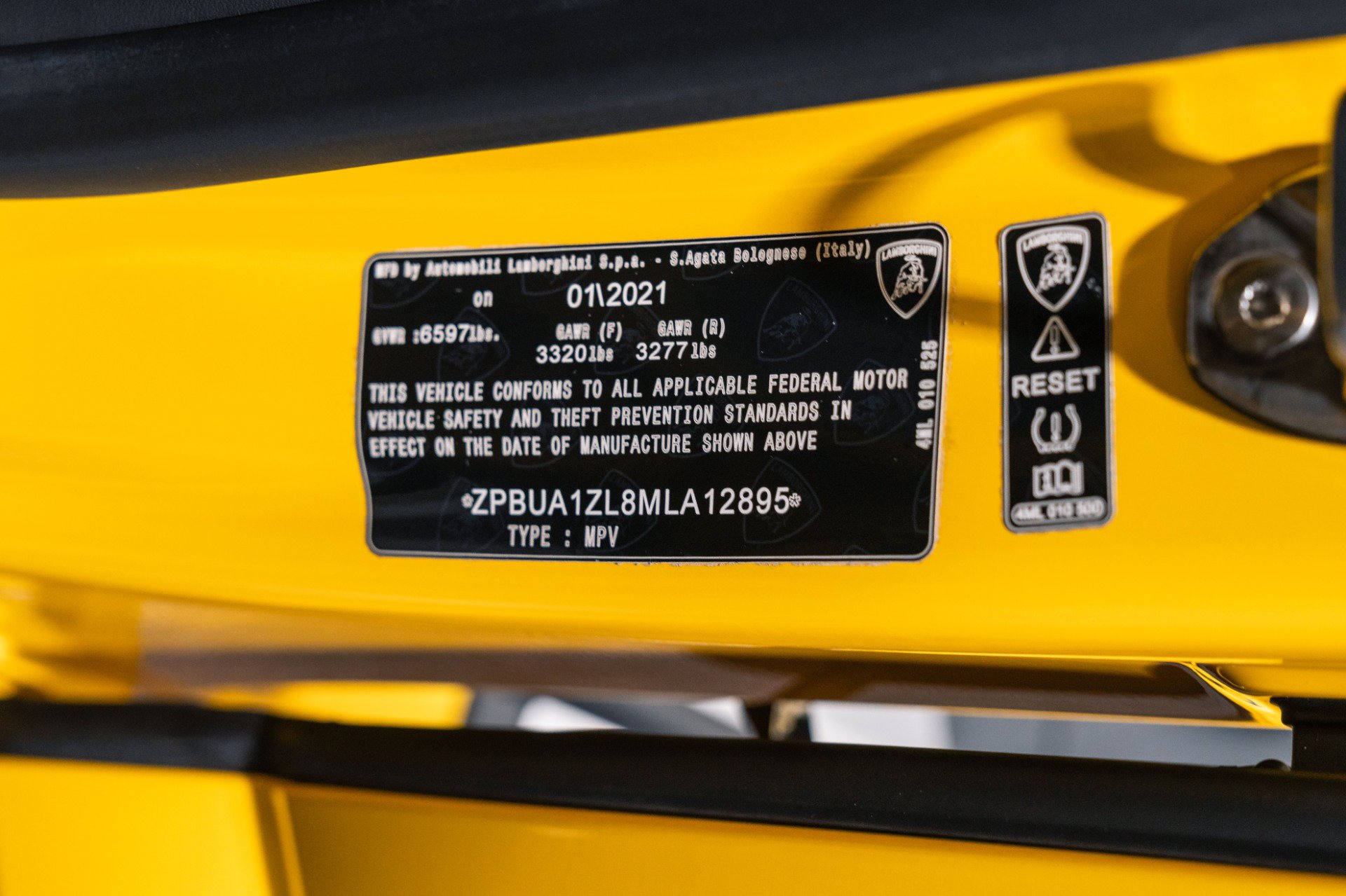 Used 2021 Lamborghini Urus AWD/4WD image 40