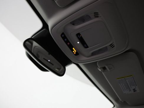 Certified 2025 Buick Envision Sport Touring image 22