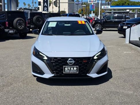 Used 2023 Nissan Altima 2.5 SR image 2