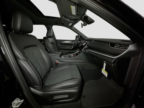 New 2025 Jeep Grand Cherokee L Altitude image 31