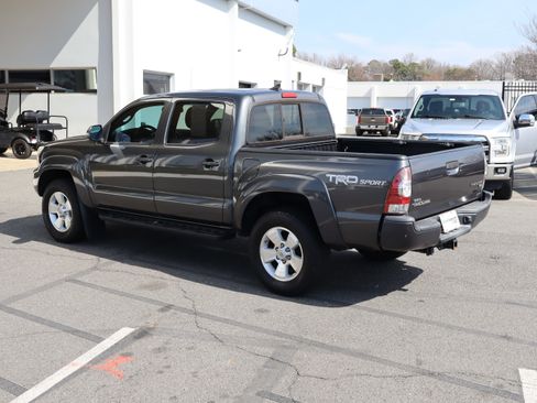 Used 2015 Toyota Tacoma PreRunner w/ TRD Sport Package image 8