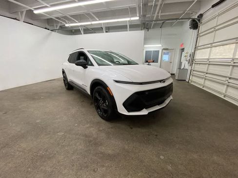 Used 2024 Chevrolet Equinox EV RS image 8