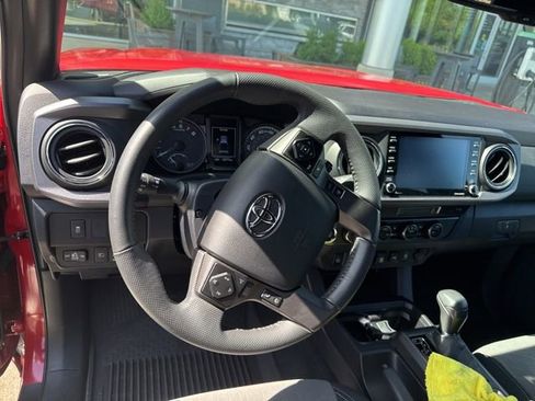 Used 2023 Toyota Tacoma TRD Off-Road w/ Technology Package AWD/4WD image 11