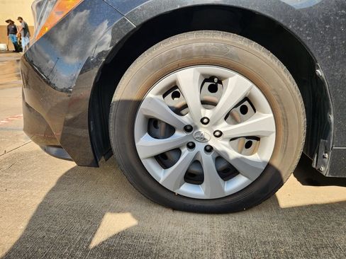 Used 2022 Toyota Corolla LE FWD image 7