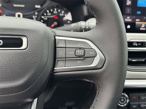 New 2026 Jeep Compass Limited image 9