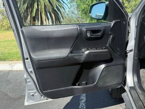 Used 2021 Toyota Tacoma TRD Sport image 9