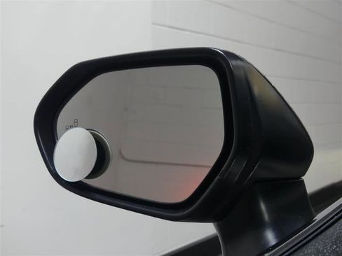 Used 2020 Toyota Camry SE w/ Sunroof Package image 14