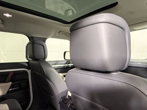 Used 2024 Land Rover Defender 110 X-Dynamic SE image 30