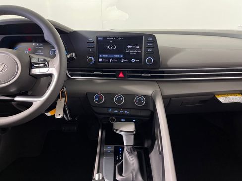 New 2026 Hyundai Elantra SE FWD image 16