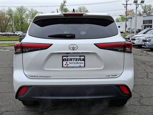 Used 2023 Toyota Highlander LE image 5