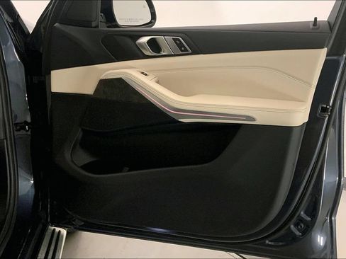 Used 2022 BMW X5 xDrive40i AWD/4WD image 25